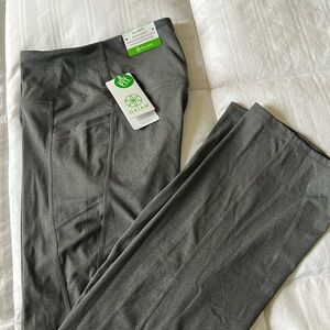 GAIAM yoga pants NWT sz Med with side pockets